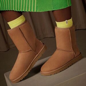 UGG Classic Short II